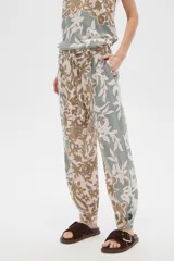 Pantalón de viscosa estampado, anudado, holgado y de calce medio.