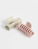 Set de dos broches para el pelo tipo pinza, uno color beige y otro color rosa.
