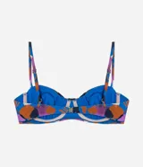 Top de bikini con estampado floral, corte media taza, con aro y breteles ajustables.