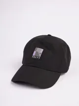 Gorro de béisbol negro con logo de la marca Rusty estampado en el frente.
