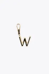 Dije dorado en forma de la letra A, con mosquetón para colgar en carteras o pulseras.