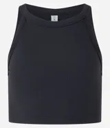 Blusa sin mangas color marrón, confeccionada en tejido rib con textura. Presenta cuello halter que resalta los hombros.