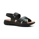 Sandalias de cuero negro con plataforma baja y tiras cruzadas.