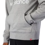 Canguro New Balance Essentials gris con capucha, cordones ajustables, bolsillo tipo canguro y logo de la marca estampado en blanco en el pecho.