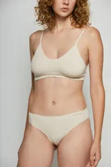 Top color piel con breteles finos y logo de la marca en el lateral.