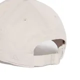 Gorra de béisbol Adidas color beige con logo bordado en el frente.