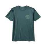 Remera verde con estampa circular en el pecho con el texto "ROARK SEEK AND EXPLORE".