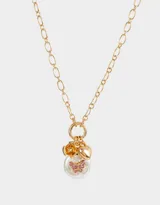 Collar corto dorado con cadena de eslabones y dije de perla con strass, corazón y rosa.