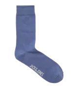 Medias azules con diseño de cruces negras y logo de la marca Jack & Jones en blanco.