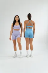 Short deportivo color verde agua, de tiro alto y corte ajustado, con frunce en la parte trasera.
