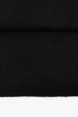 Bufanda rectangular color negro.