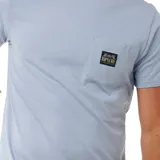 Remera celeste de manga corta con cuello redondo y bolsillo en el pecho con etiqueta de la marca Rip Curl.