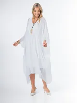Vestido túnica blanco de seda italiana con frunce, calce oversized y talle único. Lleva forro elastizado al tono.
