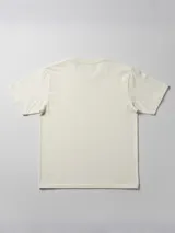 Remera celeste de manga corta y corte holgado.