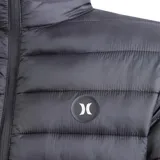 Campera puffer Hurley color gris oscuro, con cierre frontal y logo de la marca en el pecho.