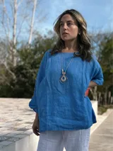 Blusa amarilla de lino con mangas 3/4 y corte holgado.