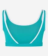 Top deportivo color marrón con breteles anchos y doble tira, copa desmontable, detalles contrastantes en color crema, escote en U delantero y escote en V en la espalda. Confeccionado en microfibra.