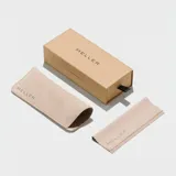 Lentes de sol cat-eye con montura carey y lentes polarizadas verdes oscuras.