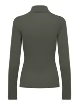 Top de manga larga con cuello alto, color verde musgo.
