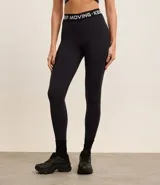 Calza deportiva azul con cintura elástica con texto 'Keep Moving'.