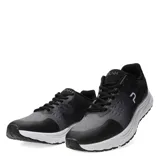 Championes de hombre color azul marino con suela blanca.