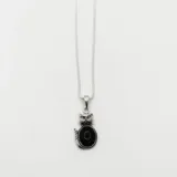 Conjunto de collar y dije de gato en plata 925 con piedra de ónix negra.