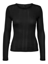 Camiseta negra de manga larga y cuello redondo, de corte regular.