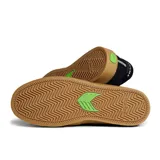 Championes de skate Cariuma modelo Naioca, color negro con suela marrón y logo blanco.