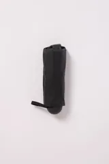 Paraguas plegable color negro.