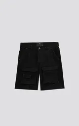 Bermuda negra de denim, corte oversize, estilo cargo con múltiples bolsillos y efecto desgastado.