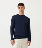 Sweater azul marino de algodón, con cuello redondo y mangas largas.