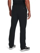 Pantalón de golf color beige con corte entallado, confeccionado en tejido elástico y ligero.