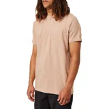 Remera color rosa con bolsillo en el pecho.