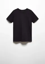 Remera color beige de algodón, con cuello redondo y mangas cortas.