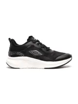 Championes deportivos Umbro modelo Sprint para mujer, color negro con detalles en blanco. Presentan una capellada de malla transpirable con refuerzos sintéticos, logo Umbro en el lateral y una suela gruesa de goma blanca con base negra.