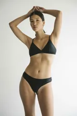 Vedetina less negra de lycra con protección UV 50.