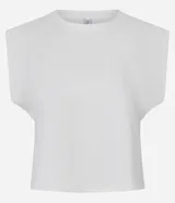 Blusa sin mangas, color blanco, confeccionada en tejido rib de algodón, con cuello redondo y hombreras marcadas.