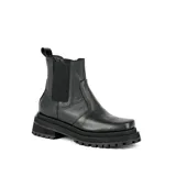 Bota de cuero vacuno color negro con suela de goma doble, de diseño con caña alta y punta cuadrada.
