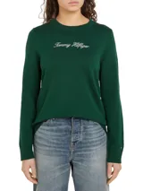 Sweater verde de tejido de punto con cuello redondo y logo de la marca bordado en color blanco en el pecho.
