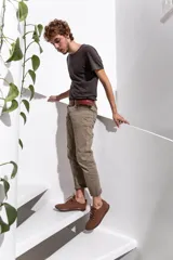 Zapatillas blancas de lana merino, diseño minimalista y atemporal, sin género y para todas las edades. Capellada y forro de lana merino, suela de EVA.