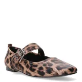 Ballerina con estampado animal print, con tira sobre el empeine y hebilla metálica plateada.