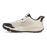 Championes de trail running Under Armour Charged Maven Trail, color marrón con detalles en negro y suela beige con motas.