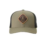 Gorra trucker Rip Curl Road Trippin, color verde oliva con paneles traseros de malla negra y parche bordado con logo de la marca en el frente.