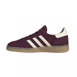 Zapatillas Adidas Handball Spezial color borgoña con las tres rayas laterales en blanco y suela de goma color caramelo.
