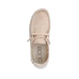Mocasines Hey Dude modelo Wendy color rosa con suela blanca.