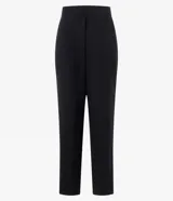 Pantalón de vestir azul marino, de corte recto, con bolsillos laterales y traseros.