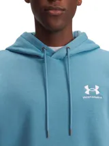 Buzo con capucha Under Armour Icon Fleece Hoodie, color celeste, con logo bordado en blanco en el pecho y bolsillo tipo canguro.