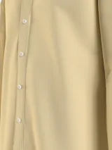 Camisa de corte regular en color amarillo, confeccionada en algodón Oxford elástico con Flex Technology, cuello con botones y puños redondeados.