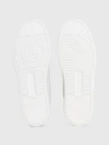 Zapatillas urbanas Calvin Klein Jeans, color blanco con logo plateado en el lateral.
