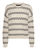Sweater tejido color crema con rayas horizontales negras, cuello redondo y mangas largas.